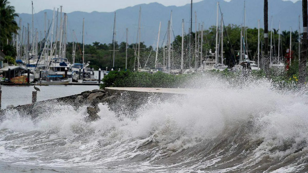 Huracán Lidia impacta en Jalisco